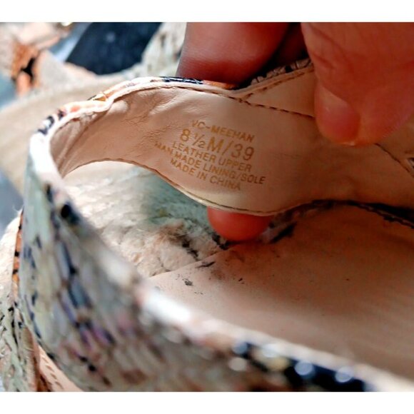 Vince Camuto Wedge Espadrille Sandals Sz 8.5 Tan Strappy Snake Print Boho Y2K - Picture 9 of 9